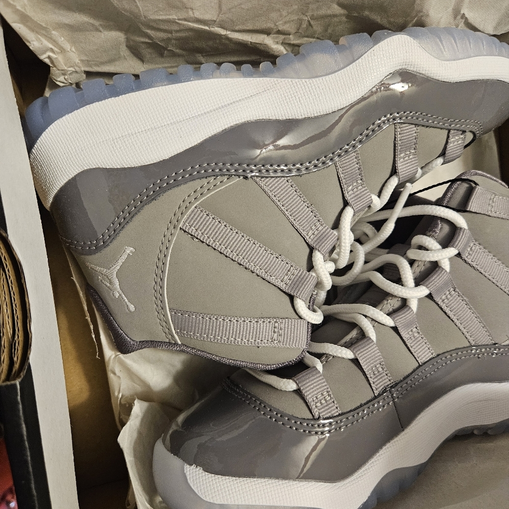 Sneakers - Picture 3 of 3